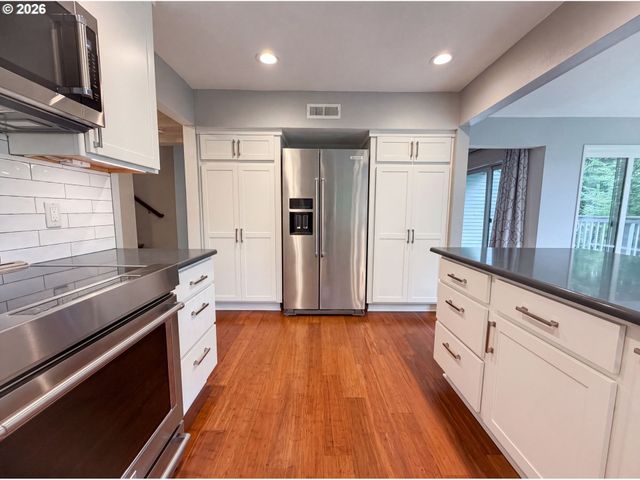 48 EAGLE CREST Dr 5F, Lake Oswego, OR 97035