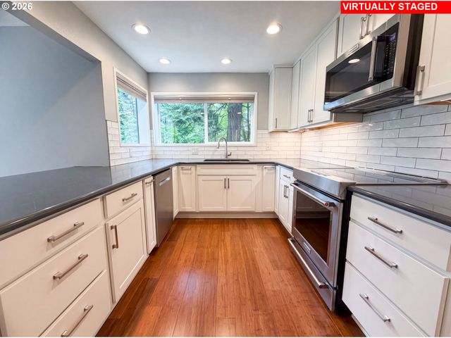 48 EAGLE CREST Dr 5F, Lake Oswego, OR 97035