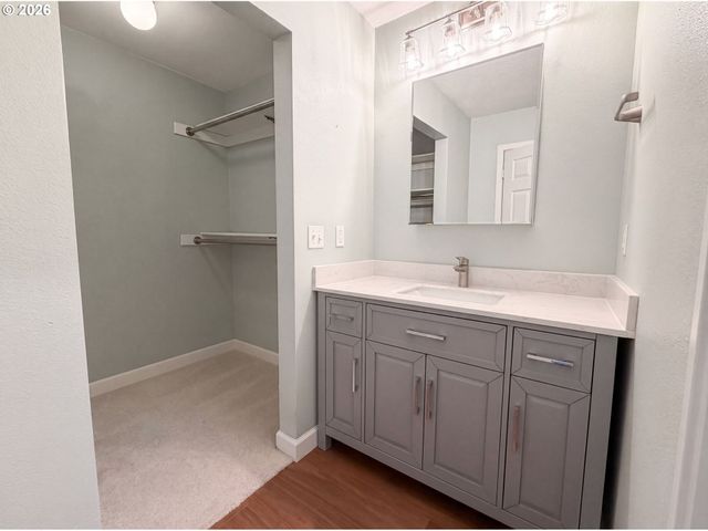 48 EAGLE CREST Dr 5F, Lake Oswego, OR 97035