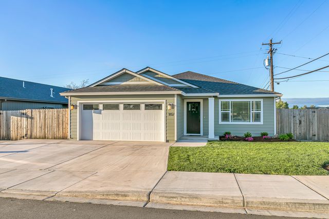 157 Cottonwood Drive, Eagle Point, OR 97524