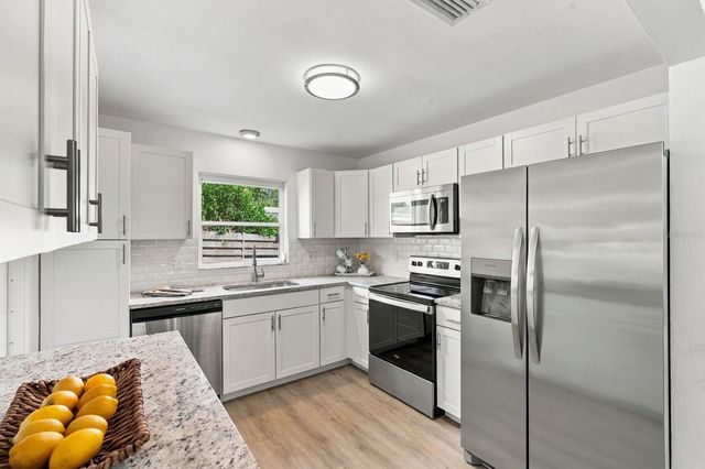 3030 COURTLAND STREET, Sarasota, FL 34237