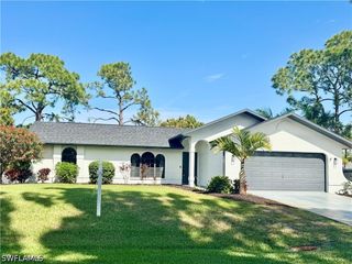 8137 Pelican RD, Fort Myers, FL 33967
