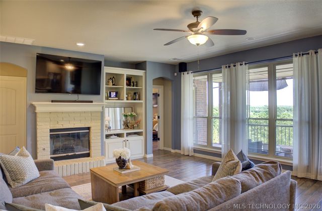 1501 Old North Place, Sand Springs, OK 74063