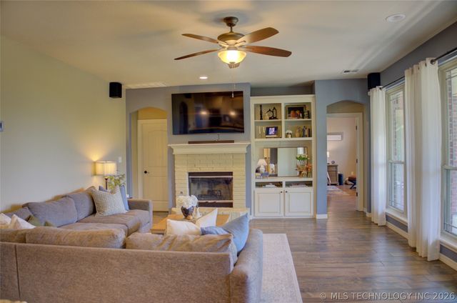 1501 Old North Place, Sand Springs, OK 74063
