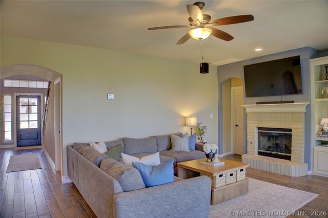1501 Old North Place, Sand Springs, OK 74063