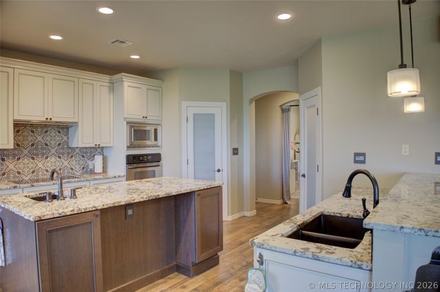 1501 Old North Place, Sand Springs, OK 74063