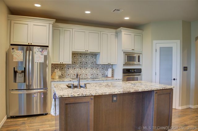 1501 Old North Place, Sand Springs, OK 74063
