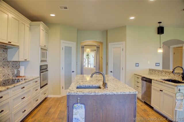 1501 Old North Place, Sand Springs, OK 74063