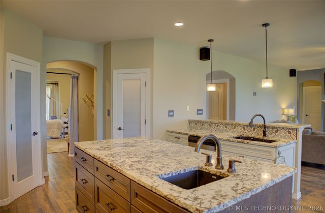 1501 Old North Place, Sand Springs, OK 74063