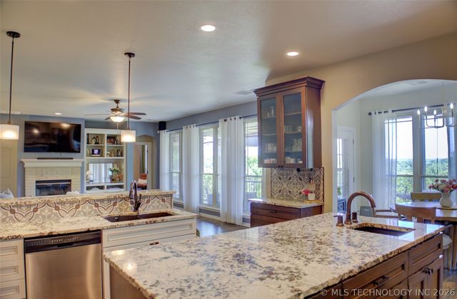 1501 Old North Place, Sand Springs, OK 74063