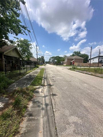 3706 Mcilhenny Street, Houston, TX 77004
