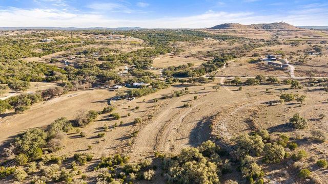 885 Stanton RD, Johnson City, TX 78636