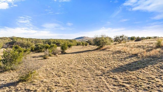 885 Stanton RD, Johnson City, TX 78636