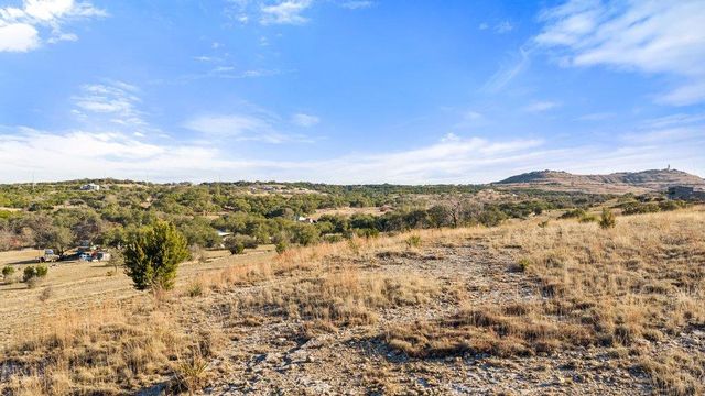 885 Stanton RD, Johnson City, TX 78636