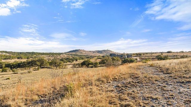 885 Stanton RD, Johnson City, TX 78636