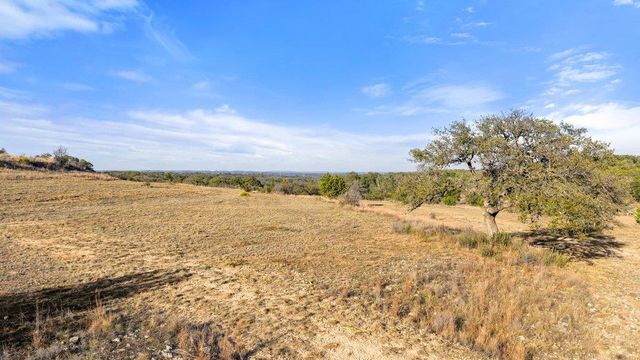 885 Stanton RD, Johnson City, TX 78636