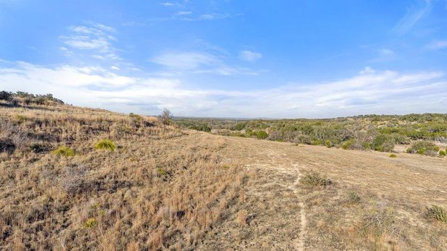 885 Stanton RD, Johnson City, TX 78636