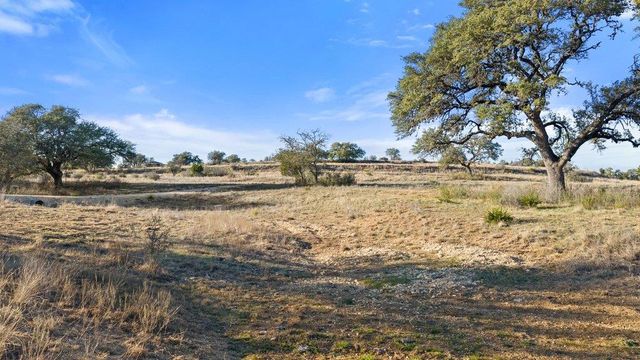 885 Stanton RD, Johnson City, TX 78636