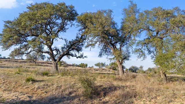885 Stanton RD, Johnson City, TX 78636