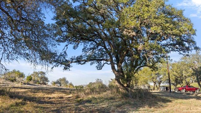 885 Stanton RD, Johnson City, TX 78636