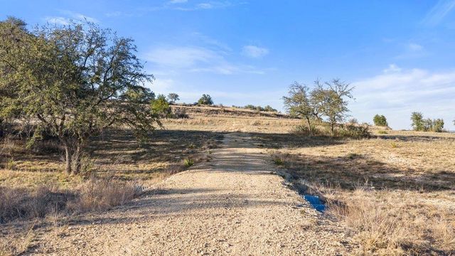 885 Stanton RD, Johnson City, TX 78636