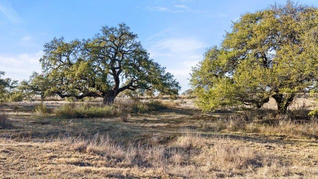 885 Stanton RD, Johnson City, TX 78636