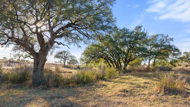 885 Stanton RD, Johnson City, TX 78636
