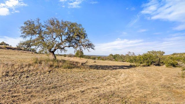 885 Stanton RD, Johnson City, TX 78636