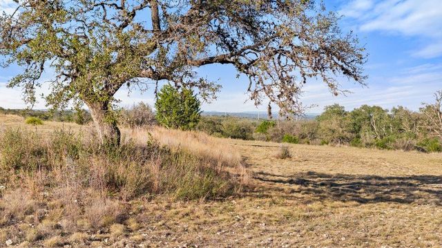 885 Stanton RD, Johnson City, TX 78636