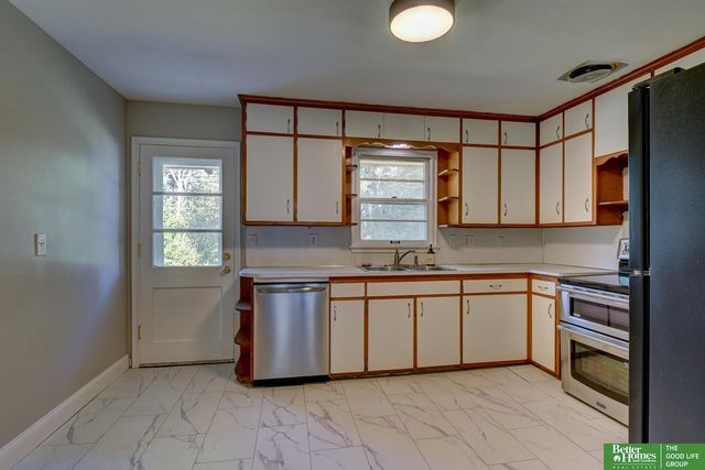 3138 N 54th Street, Omaha, NE 68104