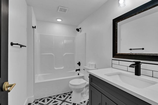 5409 N Saint Paul Ct, Wichita, KS 67204