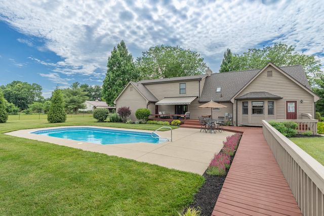 1424 N Lake Road 1424 N Lake Road, New Carlisle, OH 45344