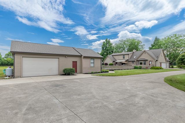 1424 N Lake Road 1424 N Lake Road, New Carlisle, OH 45344