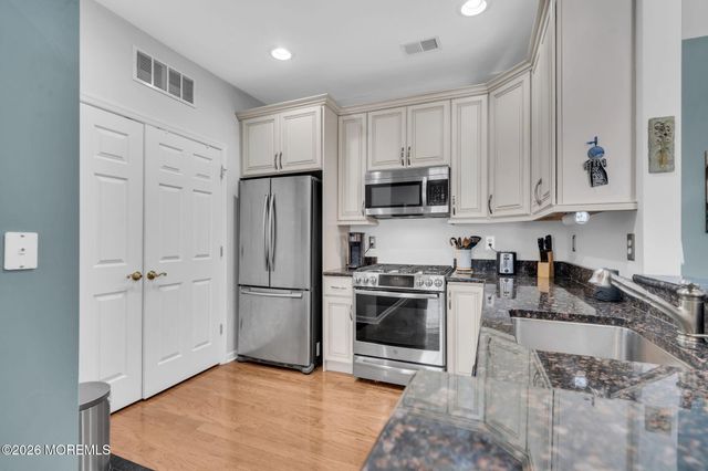 515 Sophee Lane 1000, Lakewood, NJ 08701