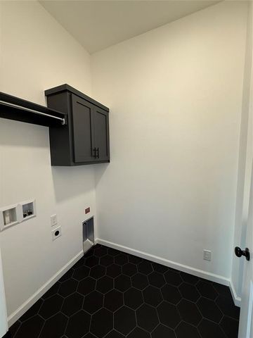 8940 E 161st Place, Bixby, OK 74008