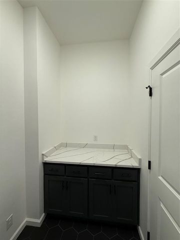 8940 E 161st Place, Bixby, OK 74008