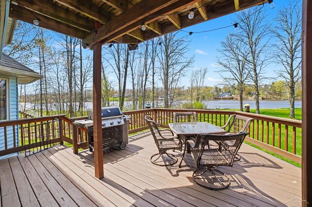 5089 N Fox Road, Sanford, MI 48657