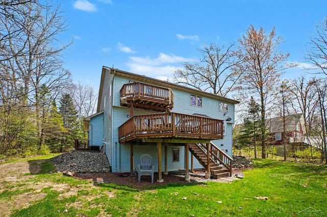 5089 N Fox Road, Sanford, MI 48657