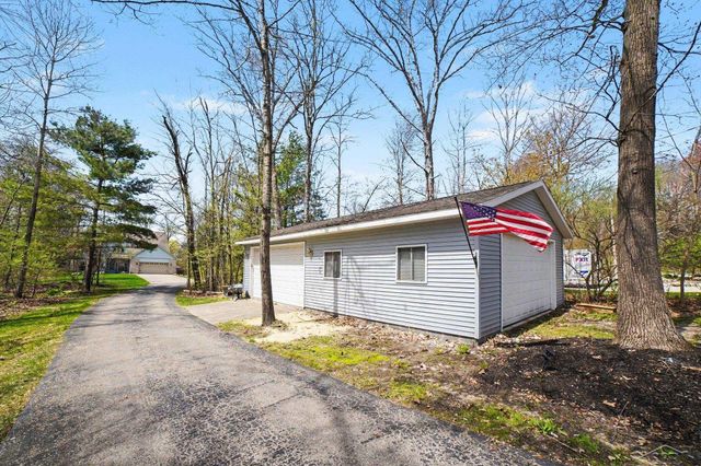 5089 N Fox Road, Sanford, MI 48657