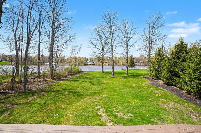 5089 N Fox Road, Sanford, MI 48657