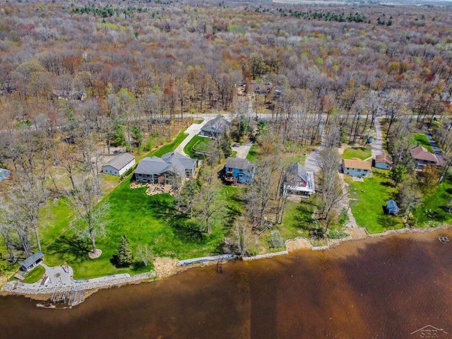 5089 N Fox Road, Sanford, MI 48657