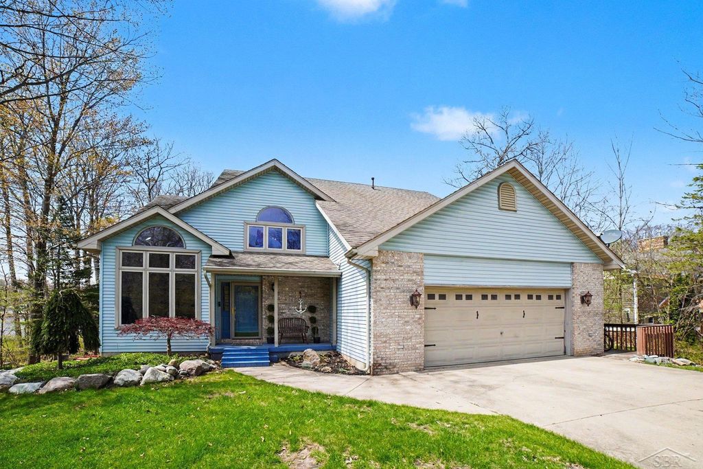5089 N Fox Road, Sanford, MI 48657