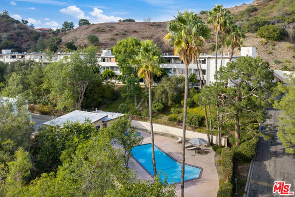 1935 Alpha Road 323, Glendale, CA 91208