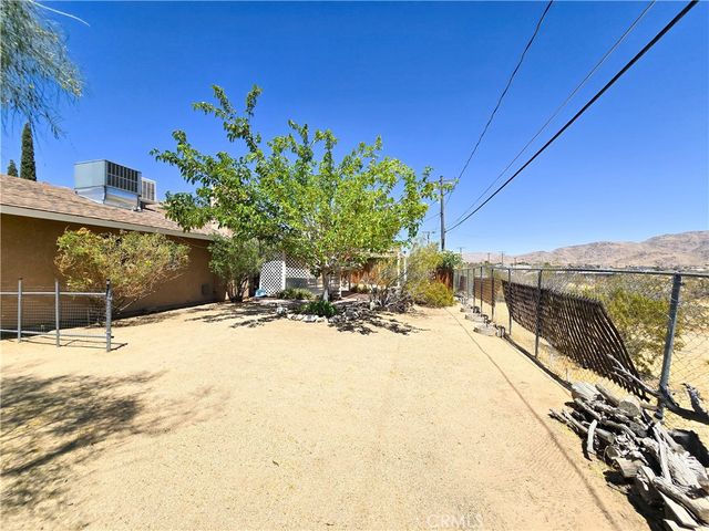 23911 Tahquitz, Apple Valley, CA 92307