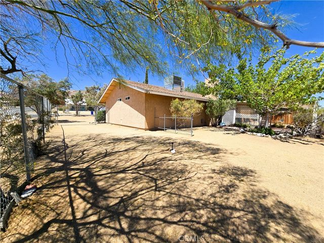 23911 Tahquitz, Apple Valley, CA 92307