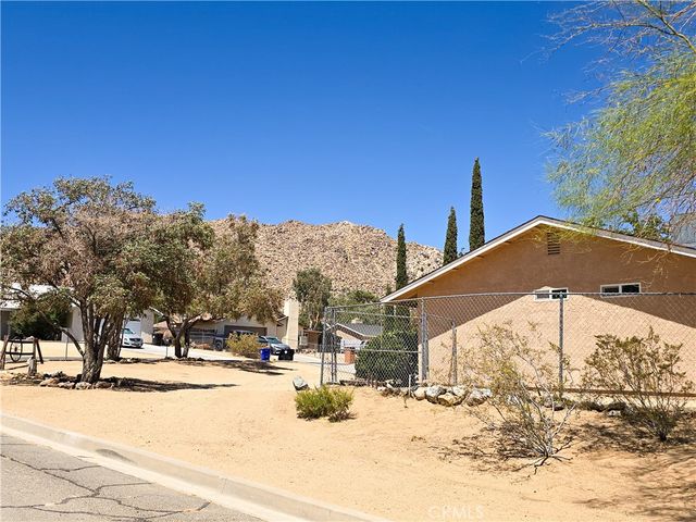 23911 Tahquitz, Apple Valley, CA 92307