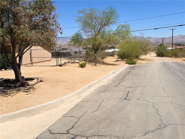 23911 Tahquitz, Apple Valley, CA 92307