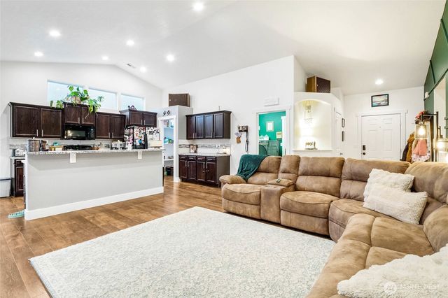 527 S Bayside Street, Moses Lake, WA 98837