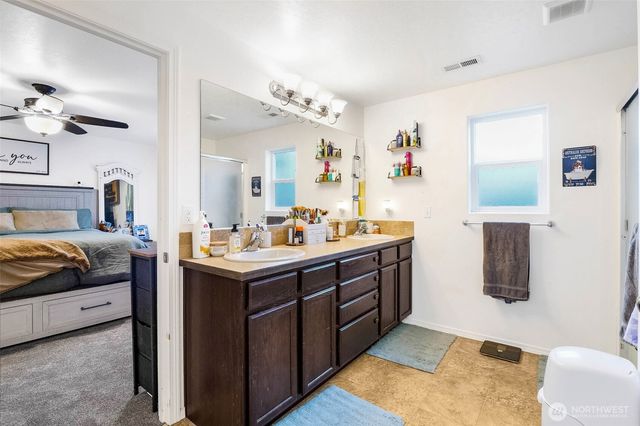 527 S Bayside Street, Moses Lake, WA 98837