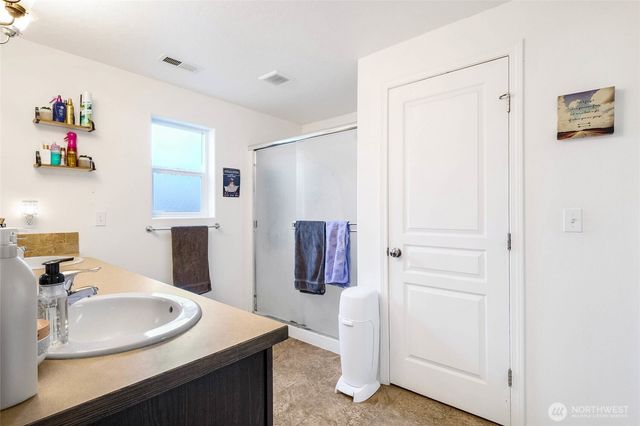 527 S Bayside Street, Moses Lake, WA 98837